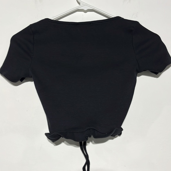 ZARA Black Cinched Front V-Neckline Ruffle Hem Short Sleeve Crop Top Size Small - Picture 8 of 8
